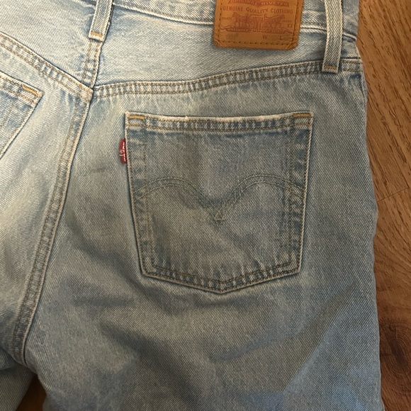 Levi’s 501 mid length shorts! - Picture 6 of 9